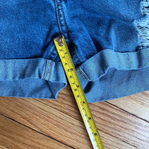 H&M button fly ripped Jean shorts - Picture 7 of 7